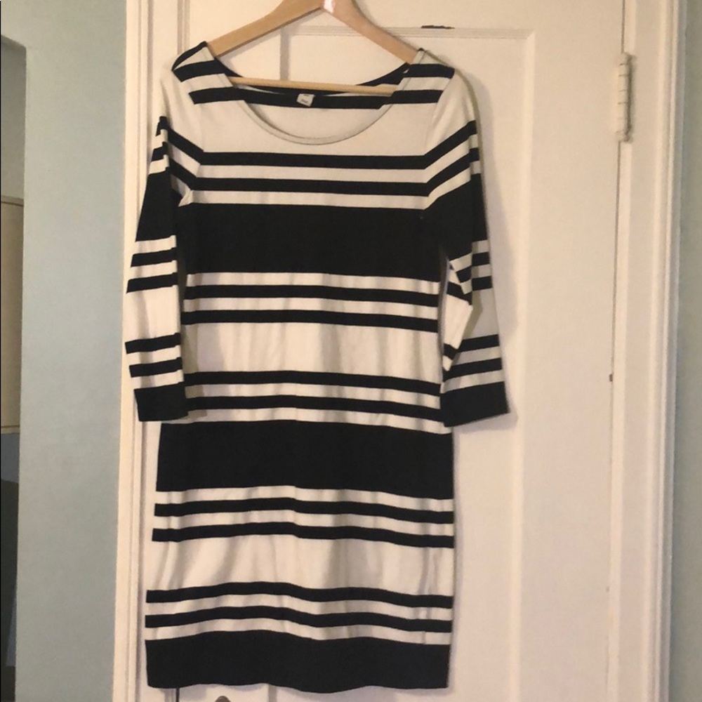 Old Navy black and white long sleeve dress, size S